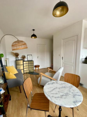 35m2 à la Madeleine: Salon, Cuisine & sdb privés
